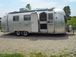 1971 Airstream Overlander Land Yacht 27'Travel Trailer